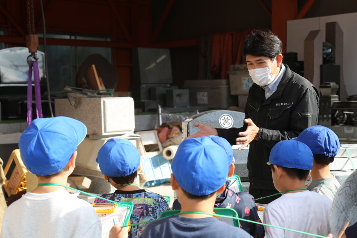 小学校一年生が工場見学に来てくれました