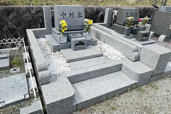 墓じまい前の墓地